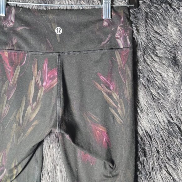Lululemon Women’s Floral Capri Crop Leggings Black Pink Estimated Size 4 - Picture 7 of 9